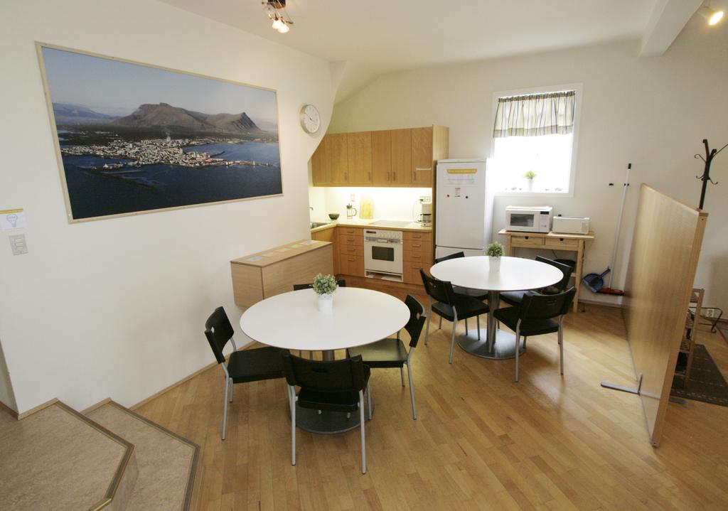 Akranes Hi Hostel - Staywest Exterior photo